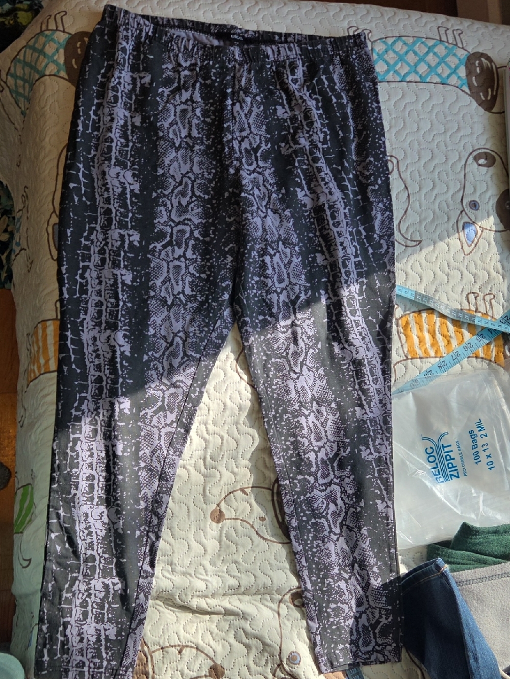 ellos Black and Purple Snake-Pattern Leggings